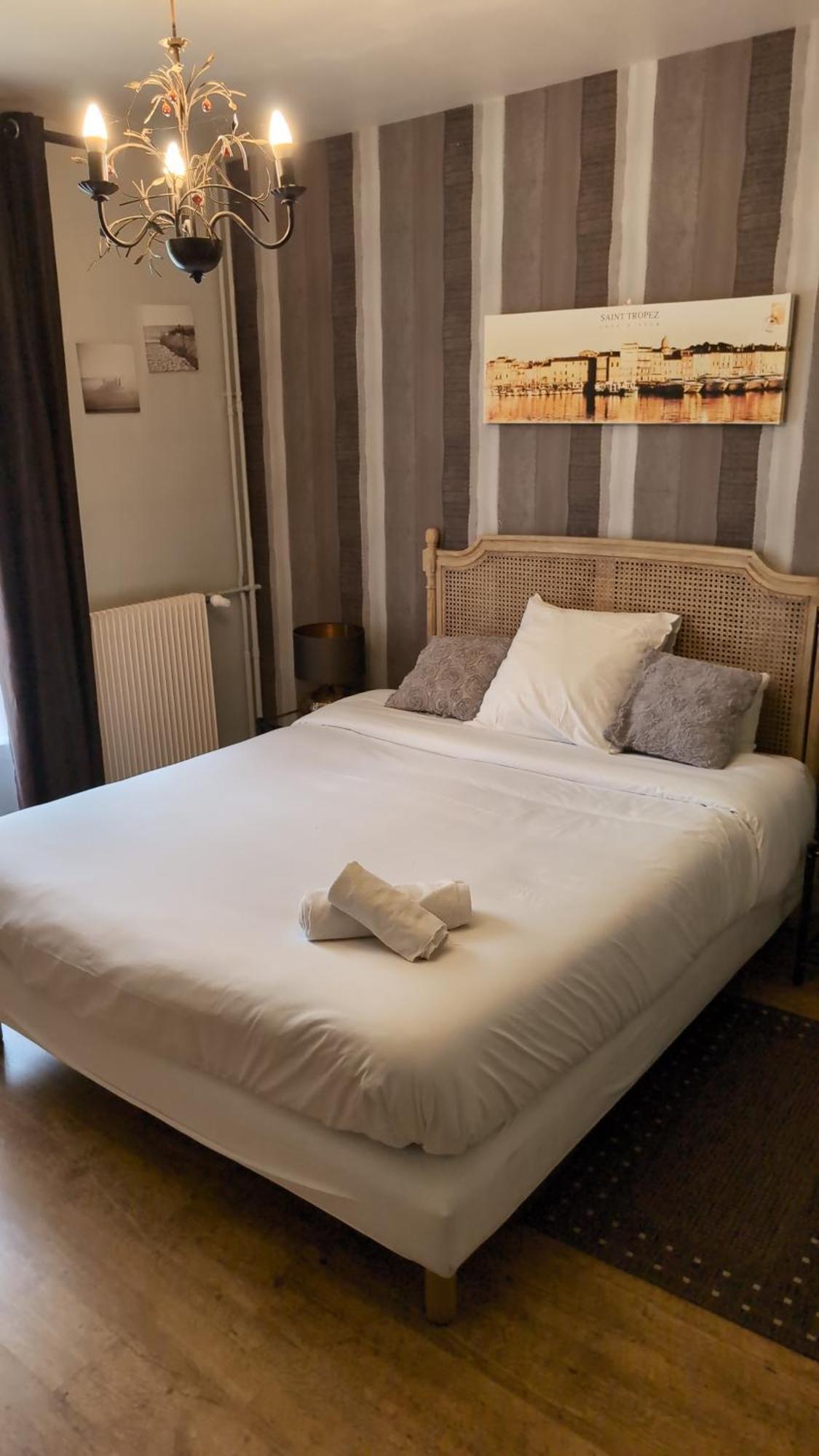 Hotel - Restaurant Le Moulin De Villiers Nouan-le-Fuzelier エクステリア 写真